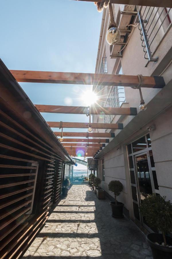 Манго Ohrid Exterior photo